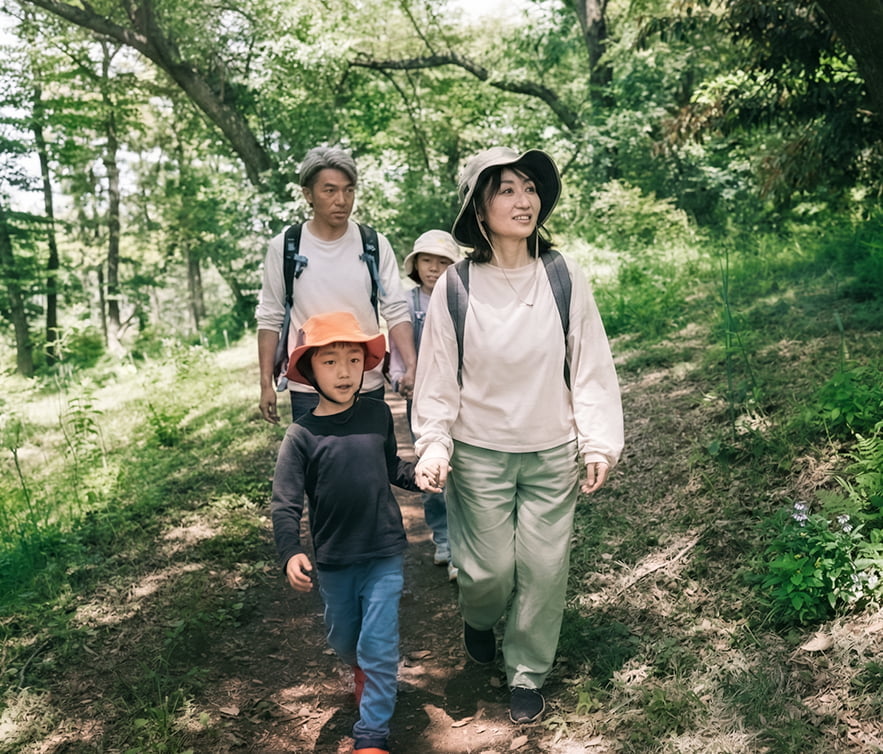 gufo周辺の自然を探索する人たち