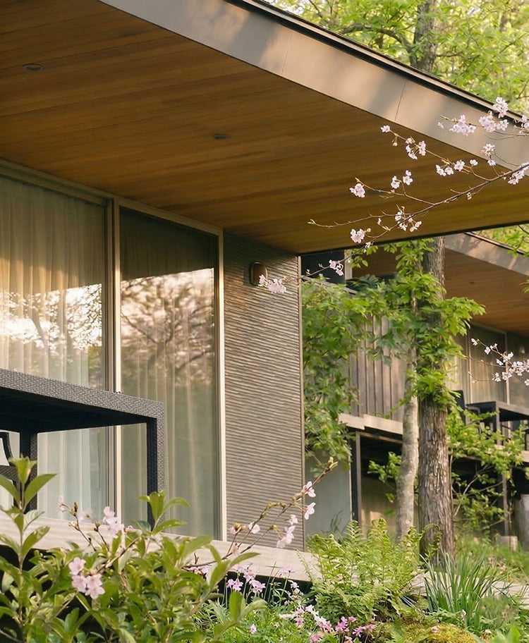 春のGufo富士山中湖の外観写真